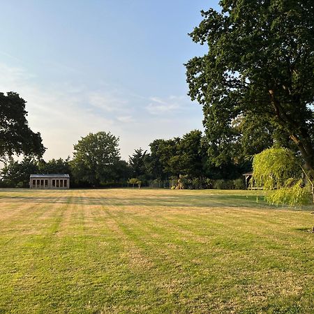 Stay At 'The Elms' In Tranquil Church Norton, Selsey - Ground Floor Bedroom, Own Private Bathroom, Quiet Beach, 2 Acre Garden By The Sea, On Edge Of Wildlife Nature Reserve Exterior foto